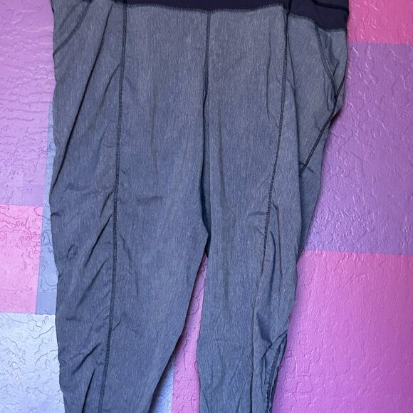 Lucy - Get Going Capri Pants - Picture 1 of 4